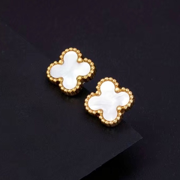 White Clover Stud Earrings - Picture 5 of 6